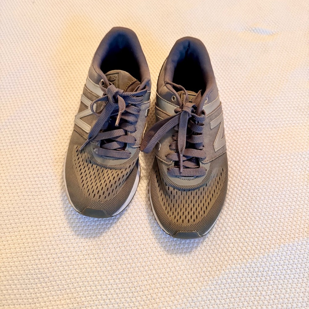 NEW BALANCE 24 Dark Grey & Silver Athletic Running Tennis Shoes Women’s Sneakers - Picture 4 of 10